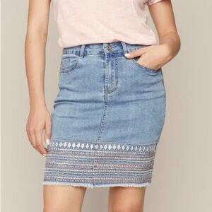 CHARLIE B‎ BOHEMIAN Embroidered Stretch Denim Skort Raw Hem